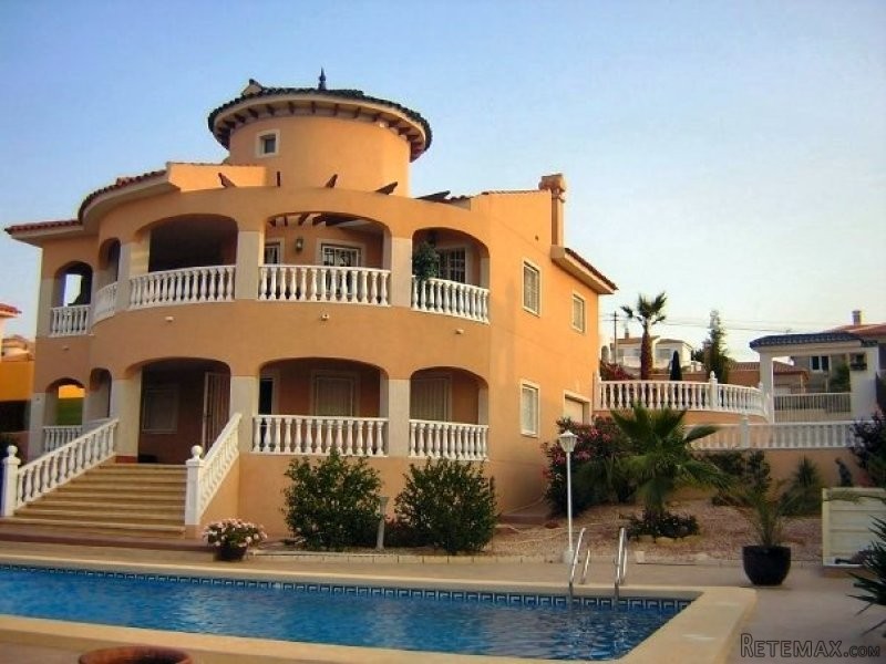 4 Bedrooms - Villa - Alicante - For Sale