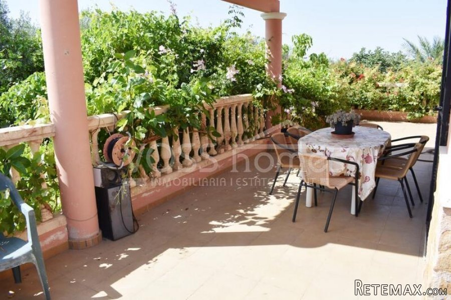 Huge two storey villa of 257m2 with 8m x 4m swimming pool.. - 8