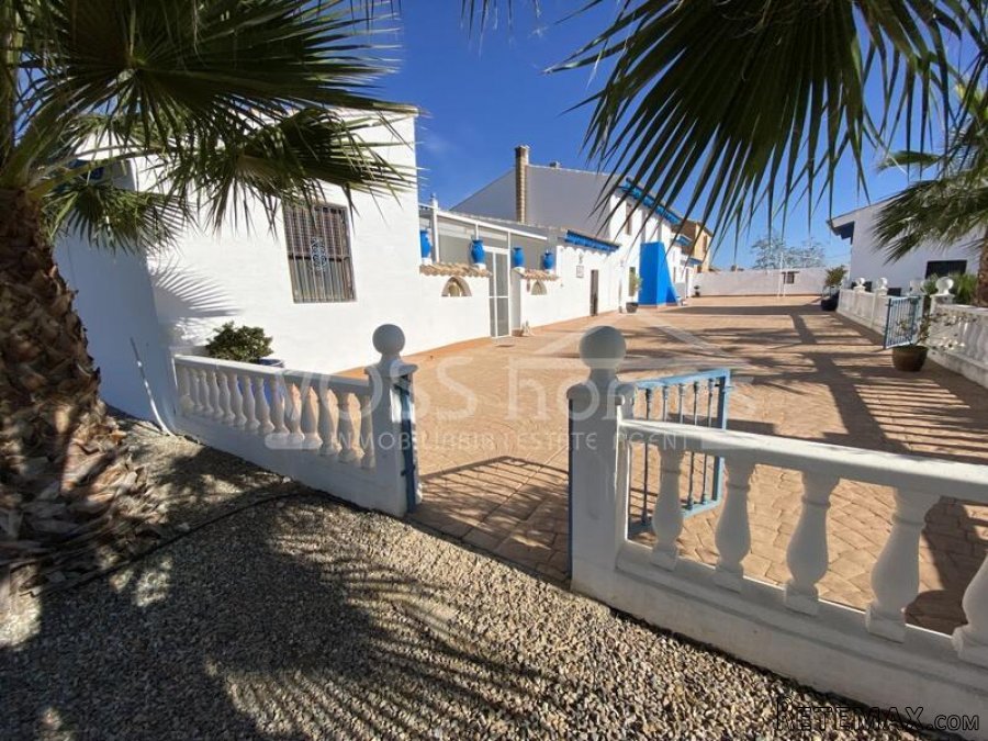 NEW LISTING TO VOSS HOMES - A huge, stunning, approx 490m2.. - 8