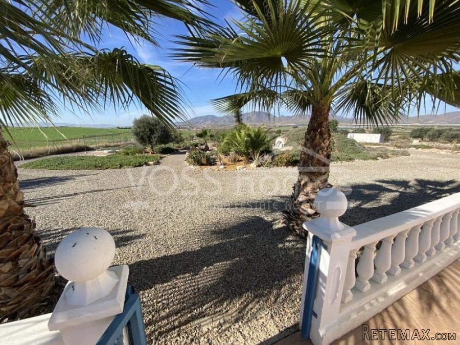 NEW LISTING TO VOSS HOMES - A huge, stunning, approx 490m2.. - 10
