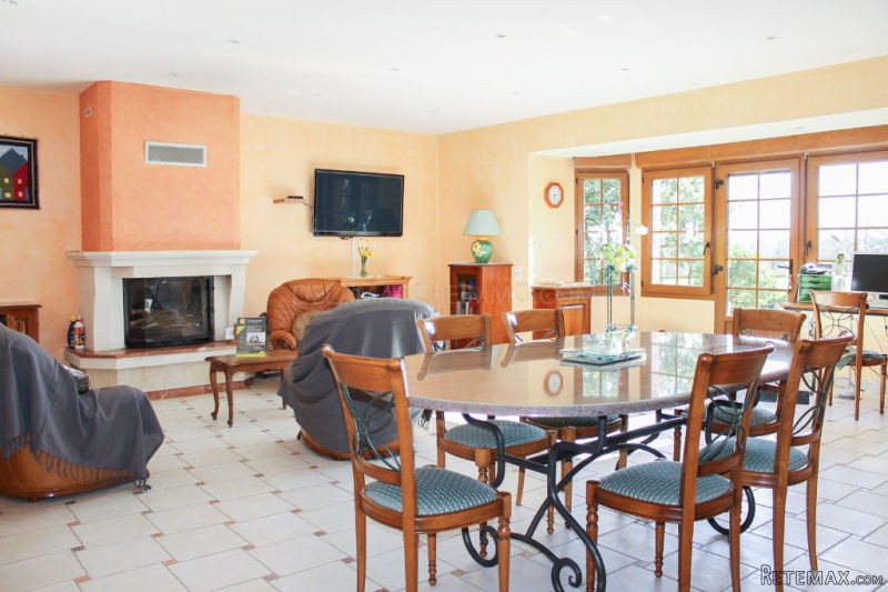 Renovated Farmhouse Set On 11.5.. - 2