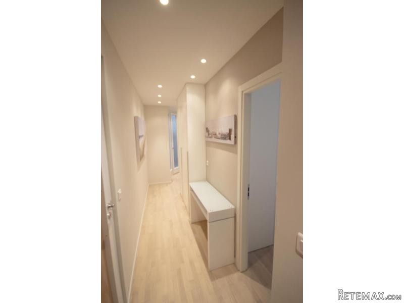Very Stylish, Newly-Refurbished.. - 2
