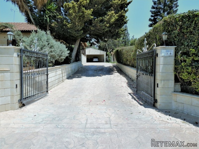 Erimi, Large 300m2 Bungalow, Very Large..