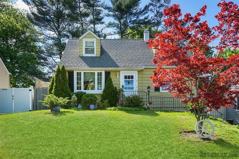 3 bedroom House For Sale: 17 Remsen..