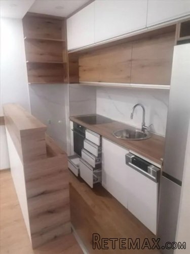 Prodajem dvoiposoban polunamešten stan