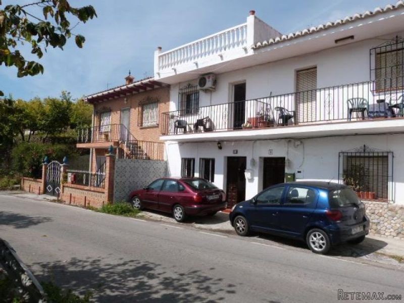 3 bedroom, 3 bathroom Townhouse, (build..