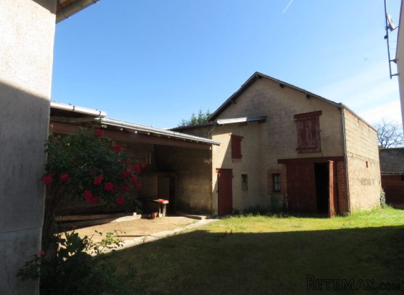 Cottage on village square with an acre. - 2