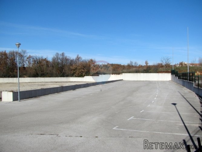 ISTRA, ŽMINJ, 3600 M2 U POSLOVNOJ ZONI, POVOLJNO! - 3