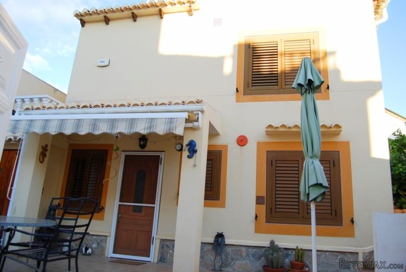 2 Bedrooms - Villa - Alicante - For Sale