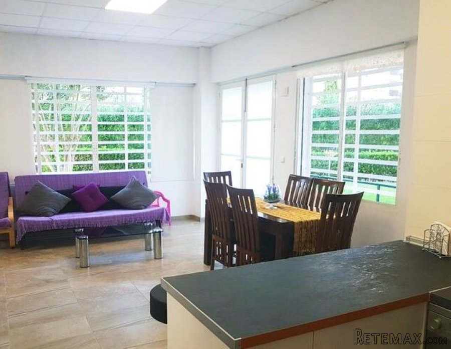 Bonito apartamento totalmente reformado en Campoamor. Muy..