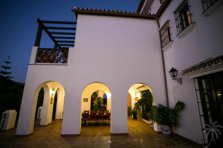 A beautiful villa on a plot of 12,000 m2 in a quiet and.. - 3