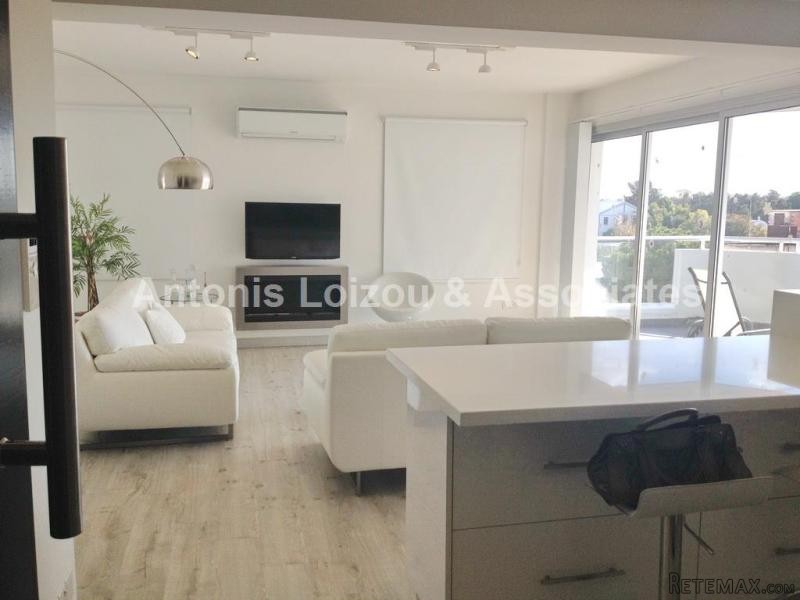 2 Bed Top floor Modern Apartment in.. - 2