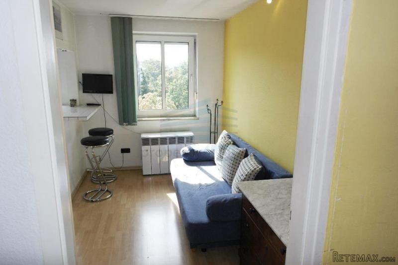 Schone, helle, moblierte 2-Zimmer..