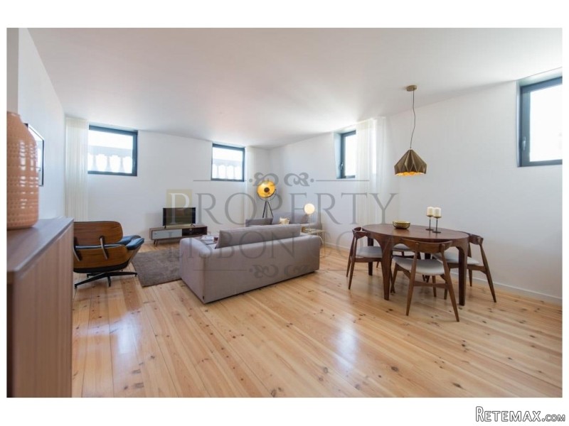 T2 Lisbon Apartment with storage for..
