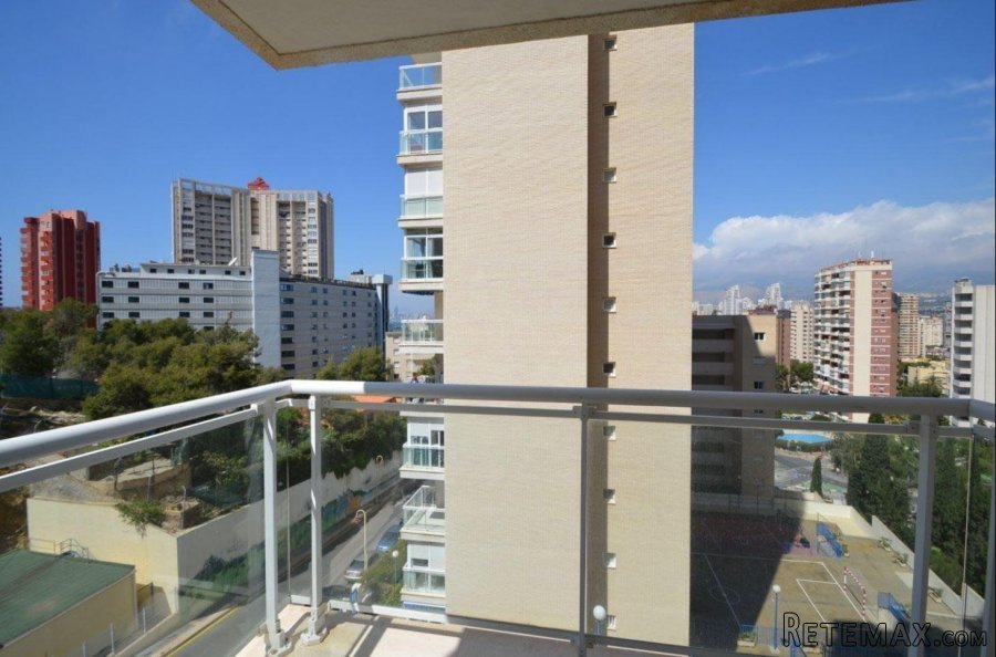 Apartamento en Benidorm de 2 habitaciones y 2 baños. Playa..
