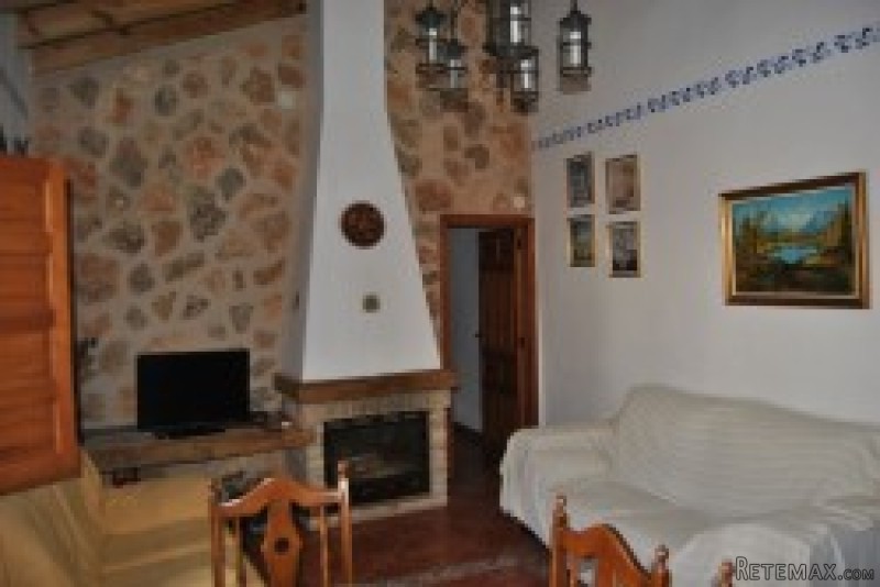 4 bedroom, 1 bathroom House - 2