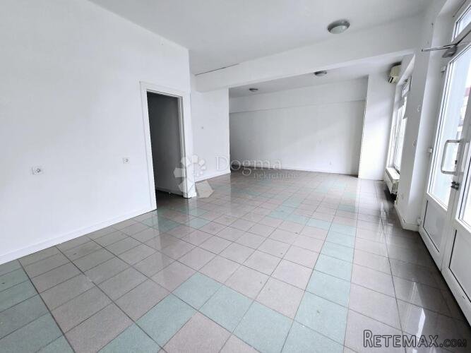 DUBRAVA, FREKVENTNA LOKACIJA, UKUPNO 135 m2