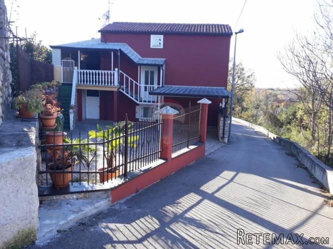KUĆA U BRTONIGLI 280 M2 - 2