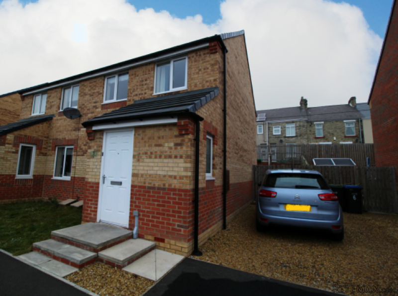 3 bedroom, Semi-detached House house..