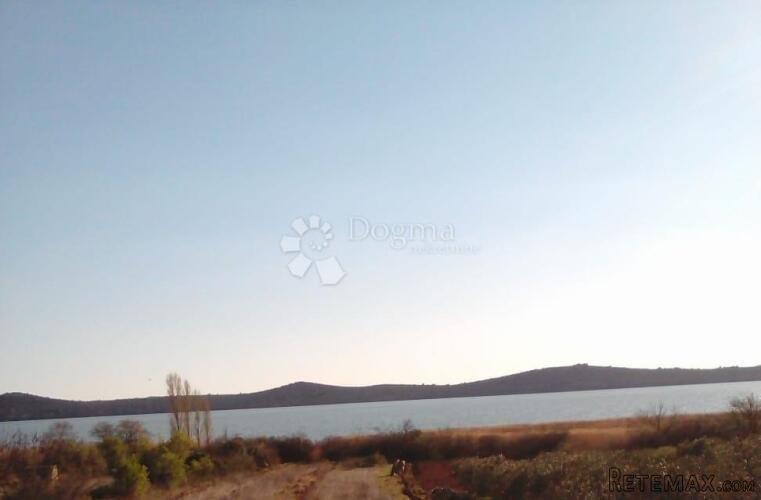 VRANSKO JEZERO - POLJOPRIVREDNO ZEMLJIŠTE 3330m2