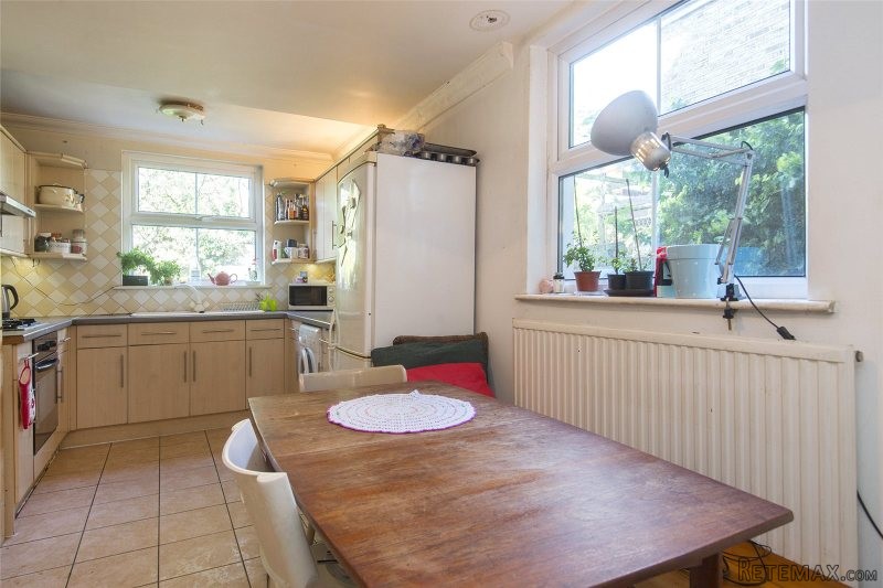 5 Bedroom House, Freehold - 2