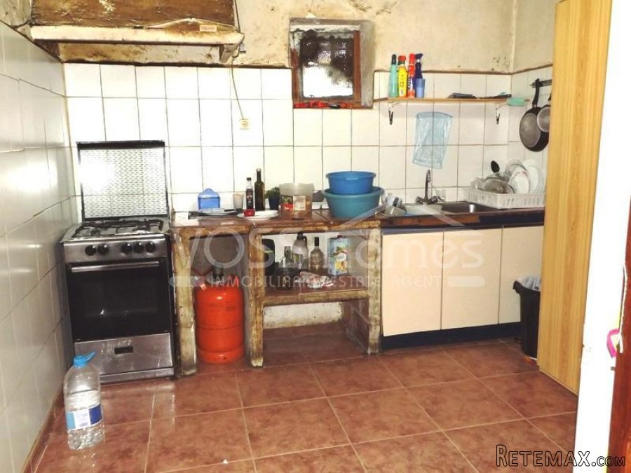 A spacious, single story, detached, 3 bed, 1 bath, village.. - 6