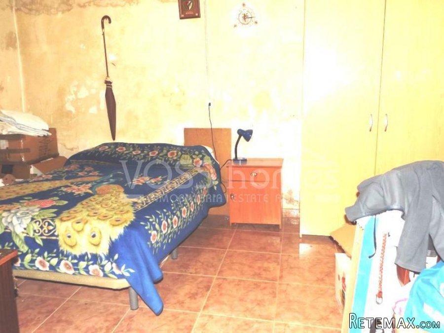 A spacious, single story, detached, 3 bed, 1 bath, village.. - 7