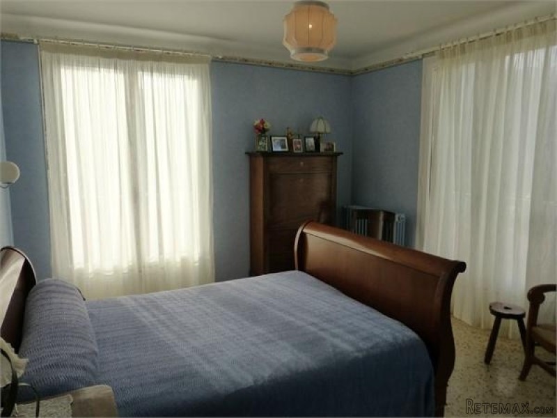 Impeccable 5 Bed Semi-Detached Villa.. - 2