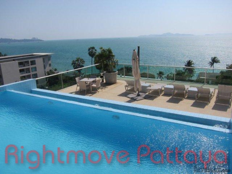 2 Bedroom Condo for sale in Wongamat -..