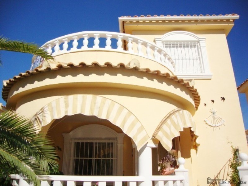 2 Bedrooms - Villa - Alicante - For Sale