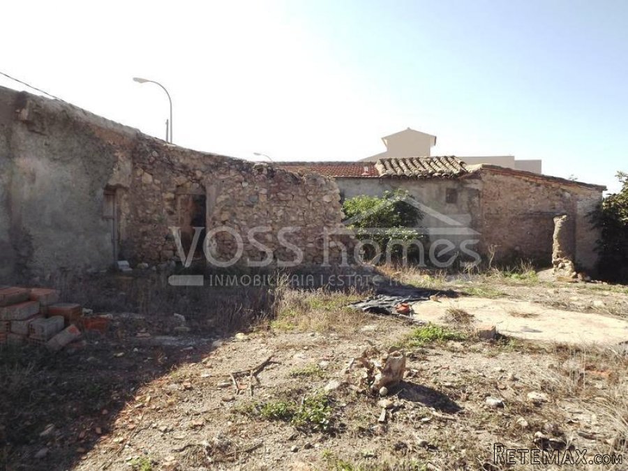 A spacious, single story, detached, 3 bed, 1 bath, village.. - 10