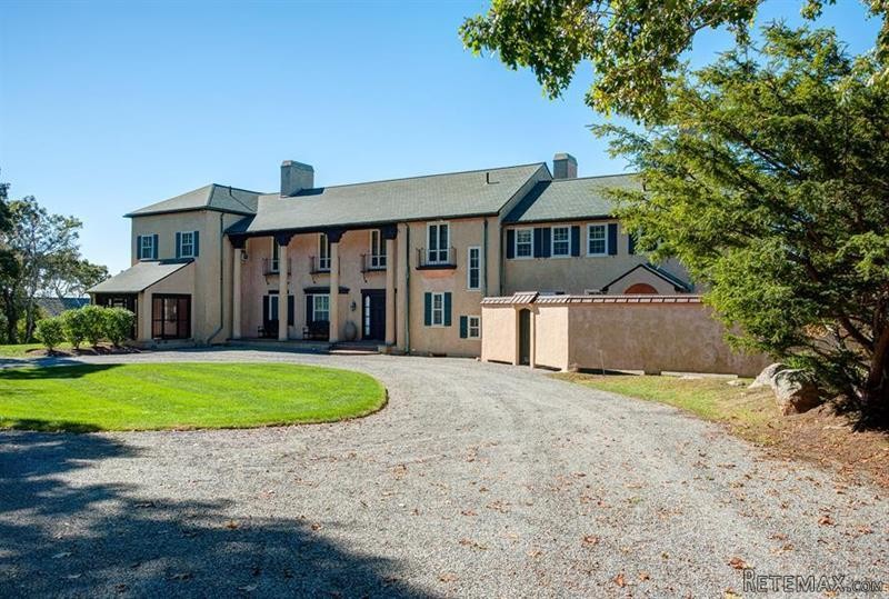 8 bedroom House For Sale: 108 Gansett.. - 2