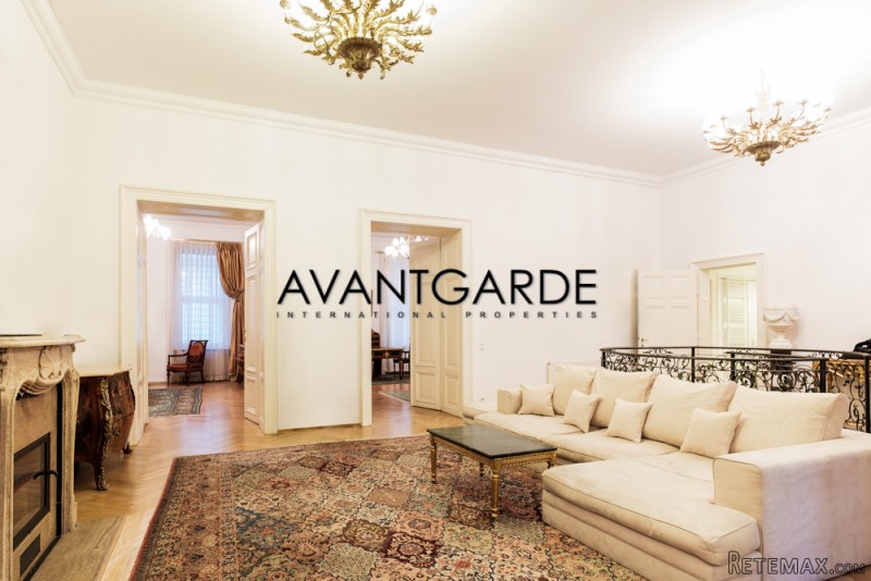 Spacious classic Viennese apartment in..