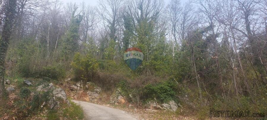 Opatija - Oprić - 1455 m2 negrađevinski teren - 2