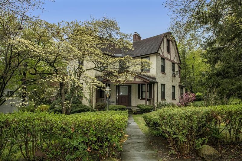 4 bedroom House For Sale: 6 Sunset..
