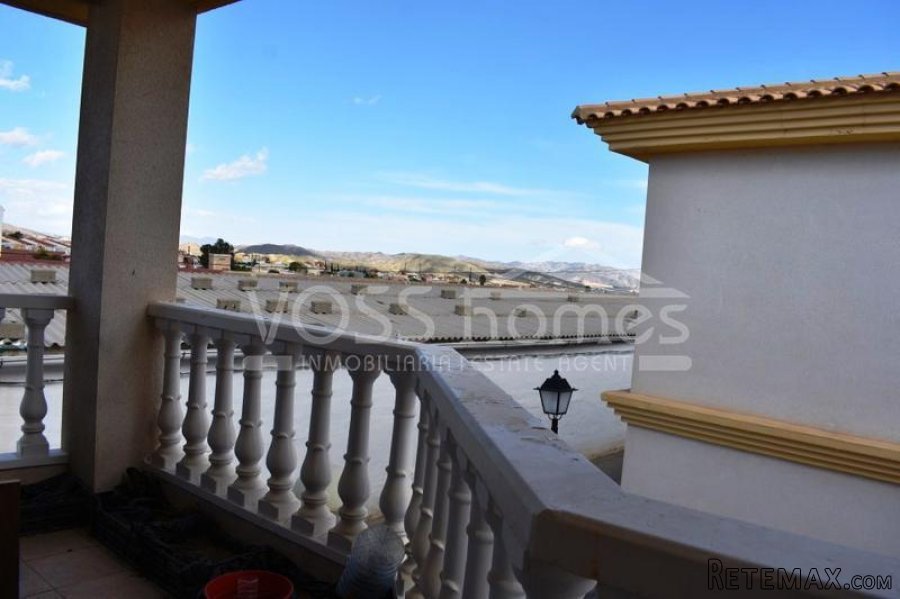 Modern 2 bed, 2 bath, 2 storey Duplex (town house) with.. - 4