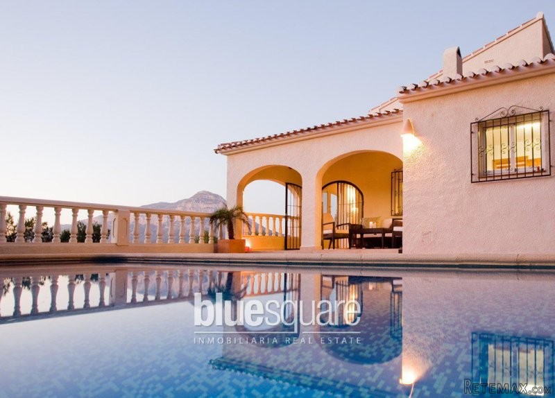 Fantastic 6 bedroom villa in Javea