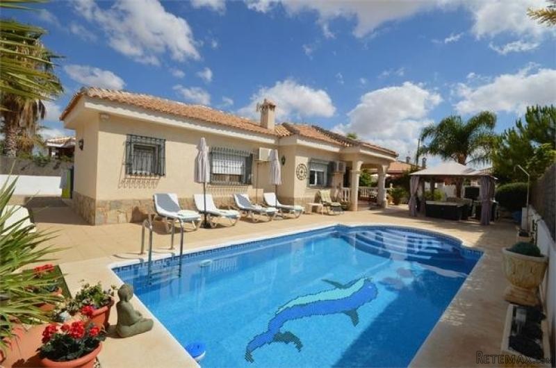 3 bedroom detached house for sale - 2