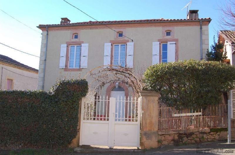Village House With Garden Close To Shops