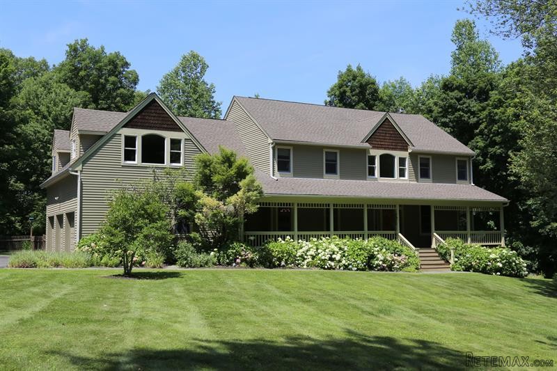4 bedroom House For Sale: 1 Apple Mill..