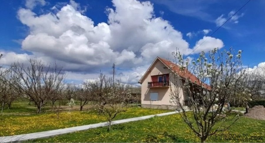 Prodajem kucu u selu Provo-Vladimirci - 2