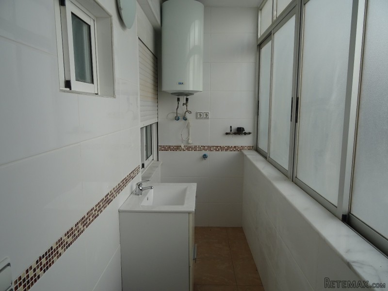 3 bedroom, 1 bathroom Apartment, (build.. - 2