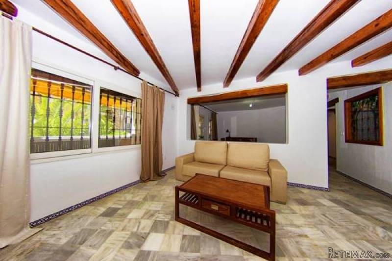3 Bedroom 2 Bathroom Apartment In..
