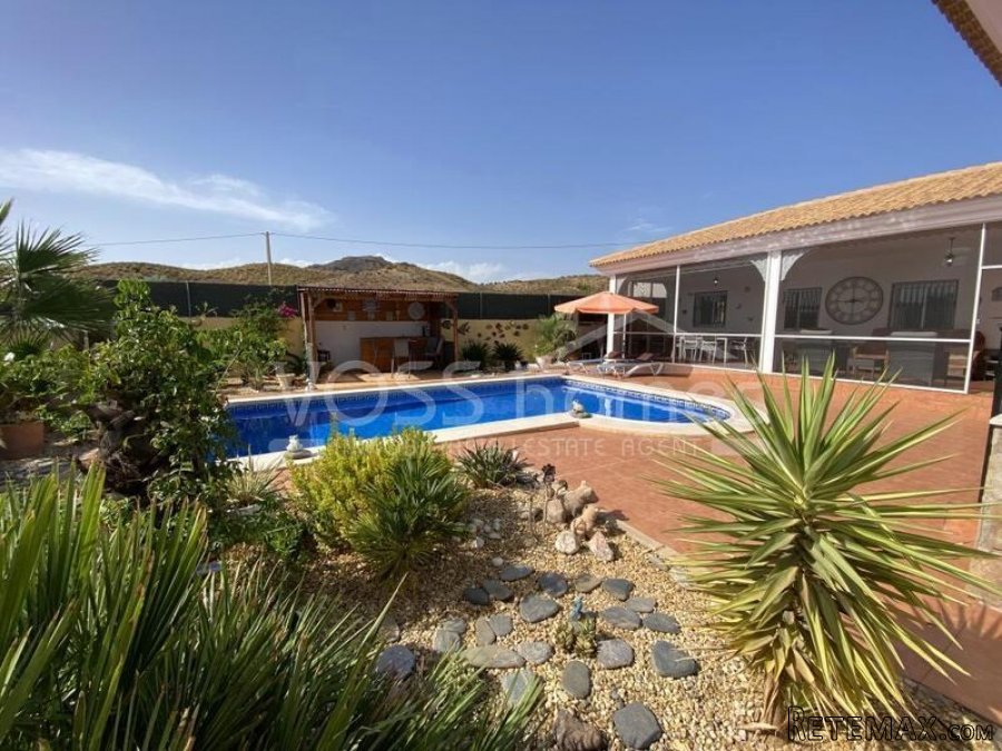 NEW & EXCLUSIVE LISTING TO VOSS HOMES - A beautifully.. - 4