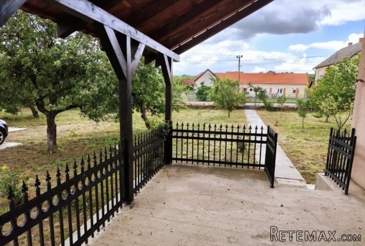 Prodajem kucu u selu Provo-Vladimirci - 4