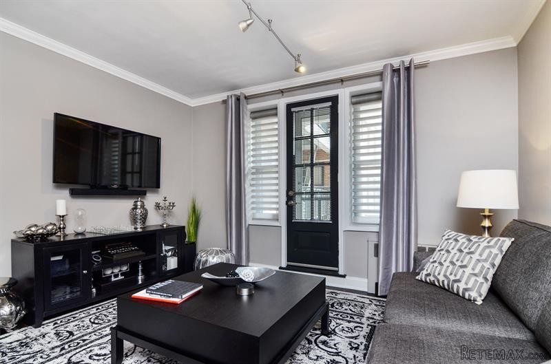 2 bedroom Commercial Property For Sale:..