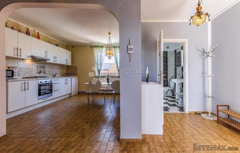 Najam stana površine 94 m2 Kaštanjer