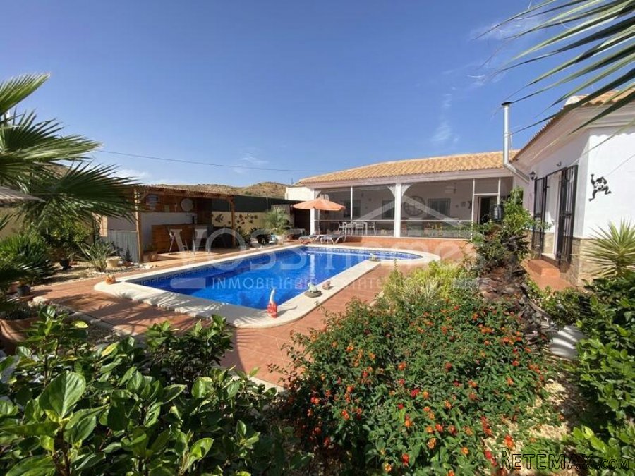 NEW & EXCLUSIVE LISTING TO VOSS HOMES - A beautifully.. - 5
