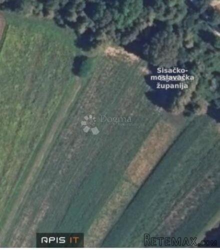 5km od toplica, malo građevinskog, malo poljoprivrednog