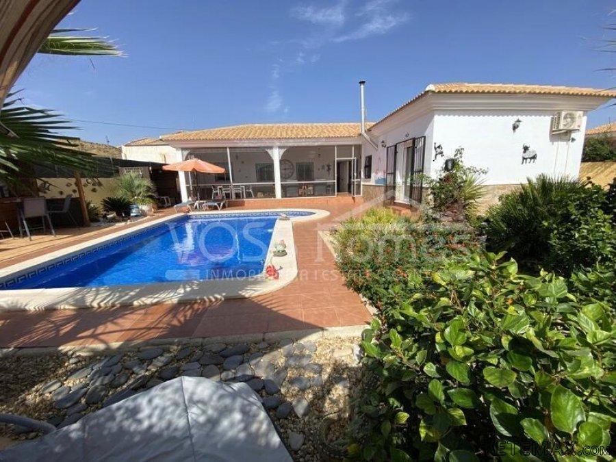 NEW & EXCLUSIVE LISTING TO VOSS HOMES - A beautifully.. - 6